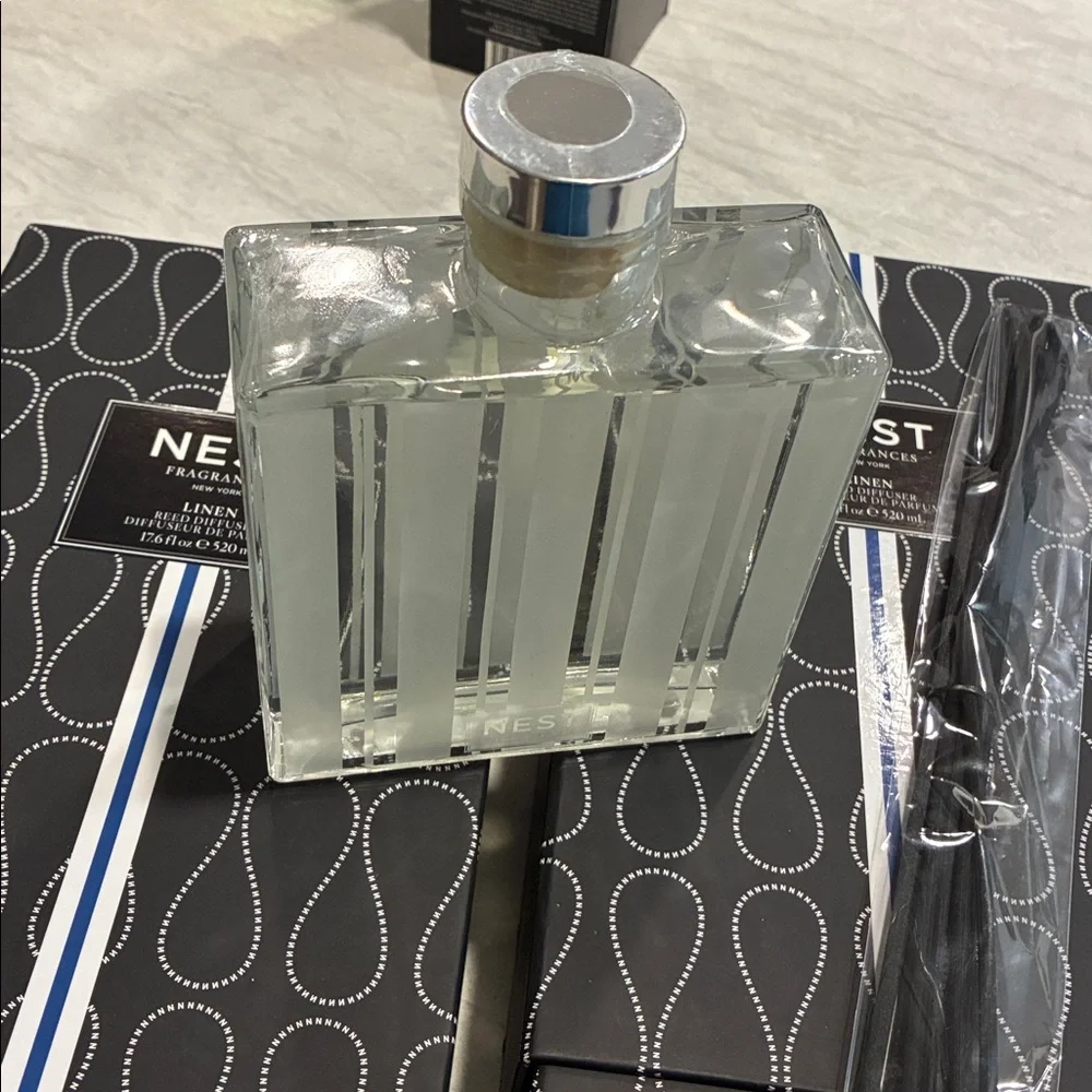 New Set Nest Linen Reed Diffuser Set - Picture 2 of 4